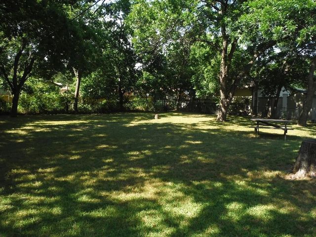 816 E Texas Street, Grapevine, TX 76051