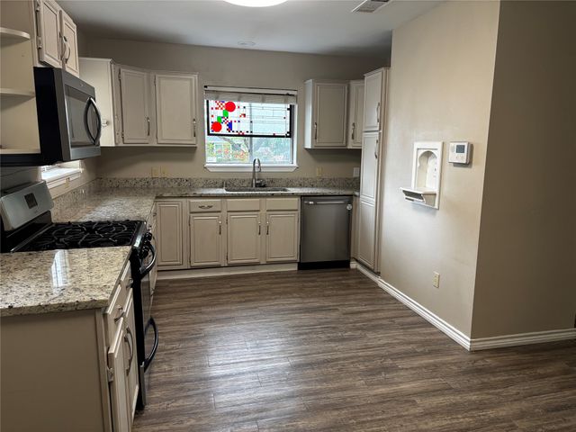 816 E Texas Street, Grapevine, TX 76051