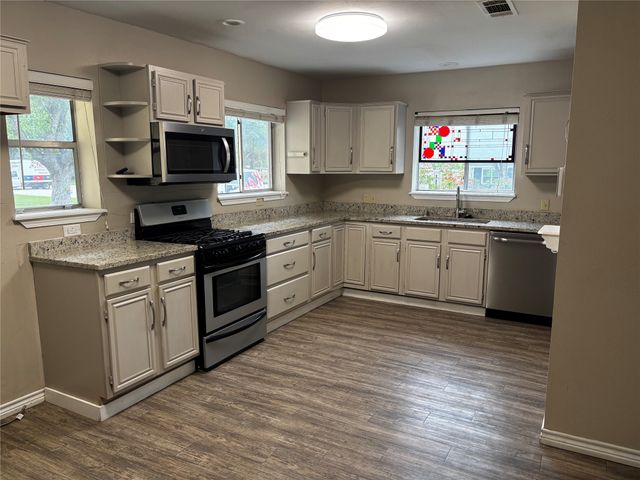 816 E Texas Street, Grapevine, TX 76051