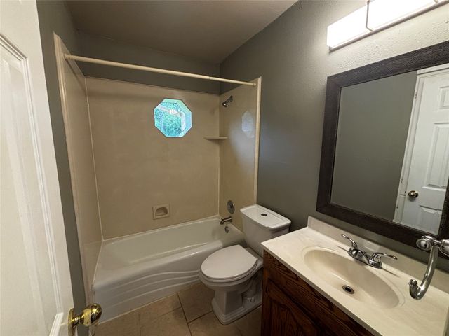 816 E Texas Street, Grapevine, TX 76051