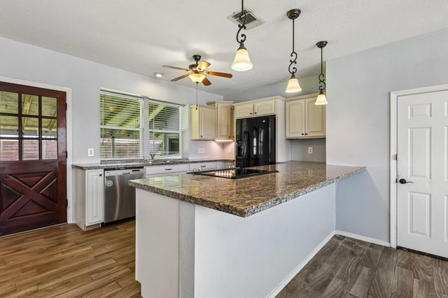 5709 Maco Street, Galveston, TX 77551