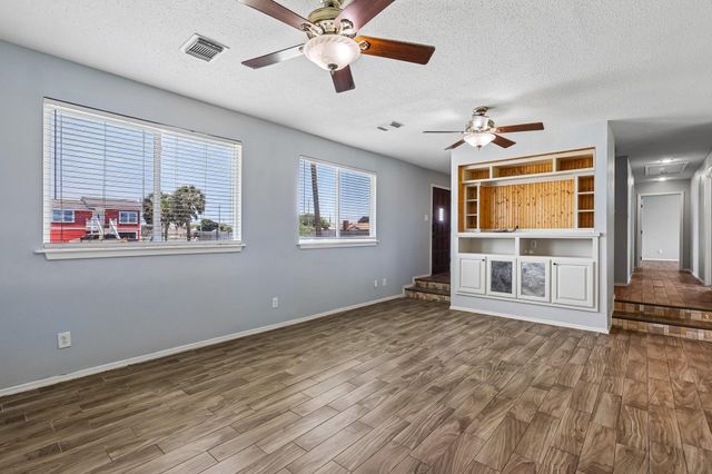 5709 Maco Street, Galveston, TX 77551