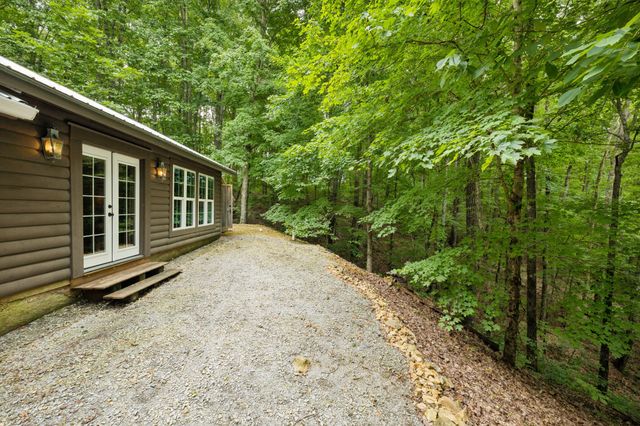 228 Rack Rd, Bon Aqua, TN 37025