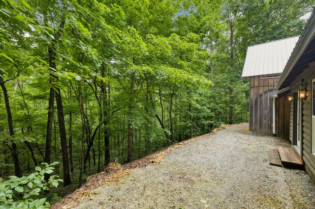 228 Rack Rd, Bon Aqua, TN 37025