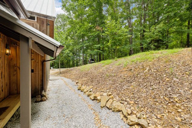 228 Rack Rd, Bon Aqua, TN 37025