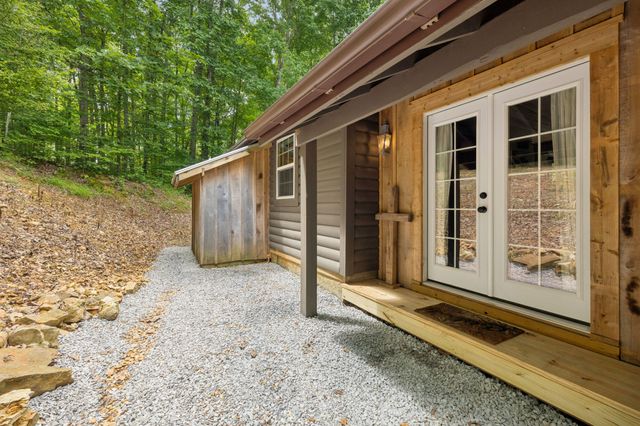 228 Rack Rd, Bon Aqua, TN 37025