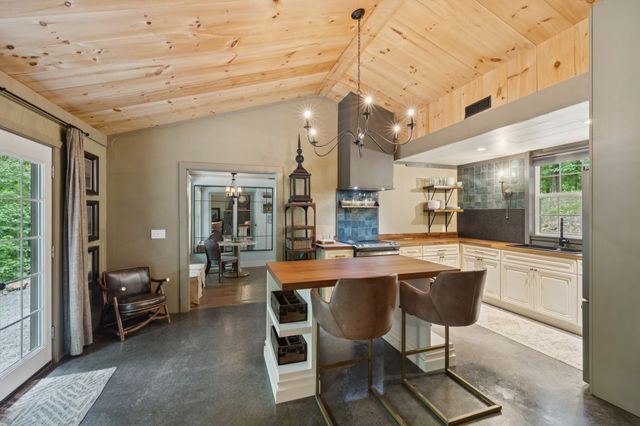 228 Rack Rd, Bon Aqua, TN 37025