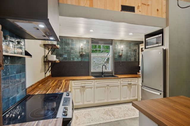 228 Rack Rd, Bon Aqua, TN 37025