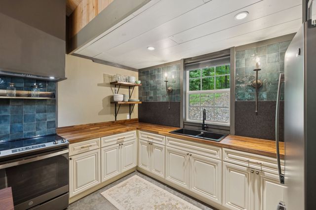 228 Rack Rd, Bon Aqua, TN 37025