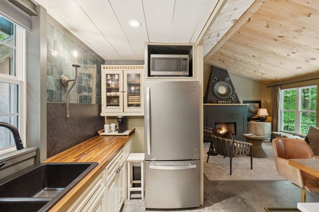 228 Rack Rd, Bon Aqua, TN 37025