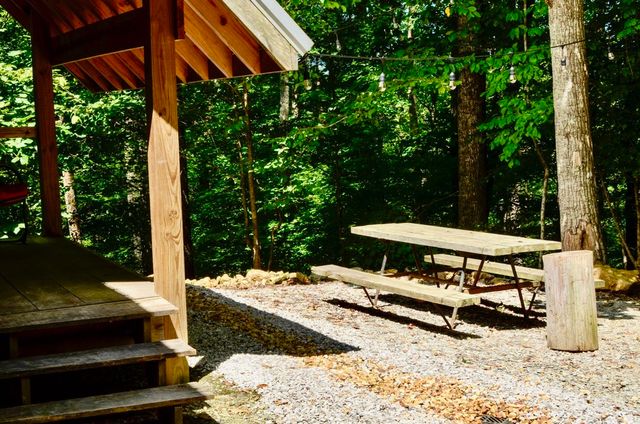 228 Rack Rd, Bon Aqua, TN 37025