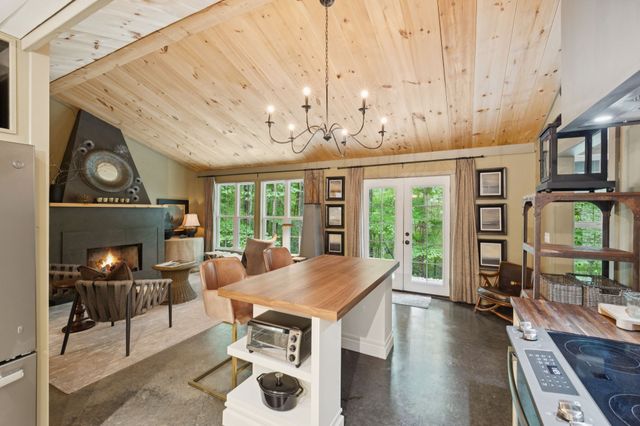 228 Rack Rd, Bon Aqua, TN 37025