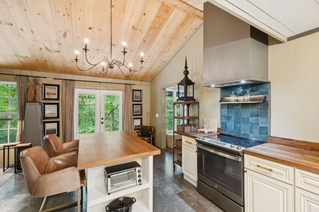 228 Rack Rd, Bon Aqua, TN 37025