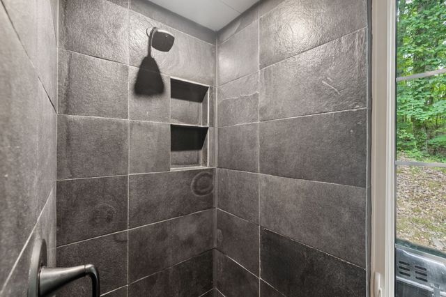 228 Rack Rd, Bon Aqua, TN 37025