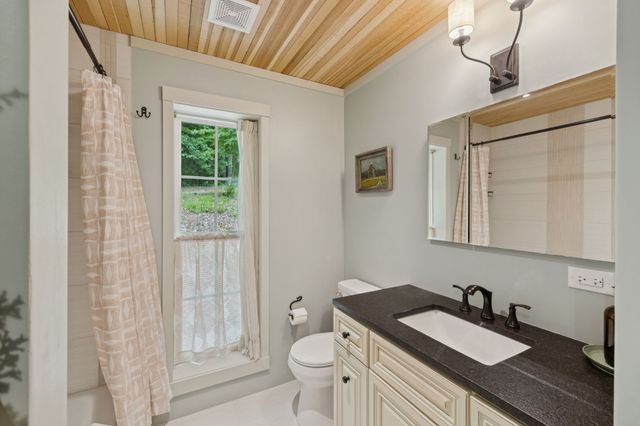 228 Rack Rd, Bon Aqua, TN 37025