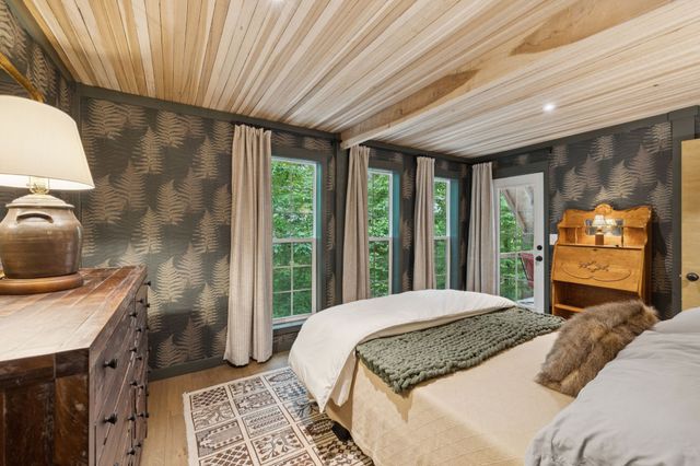 228 Rack Rd, Bon Aqua, TN 37025