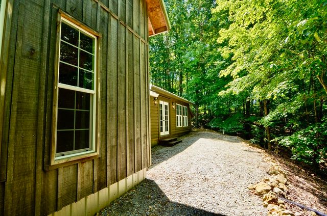 228 Rack Rd, Bon Aqua, TN 37025