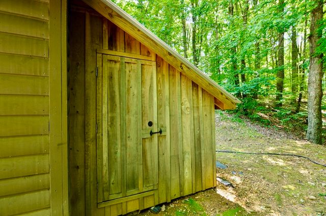228 Rack Rd, Bon Aqua, TN 37025