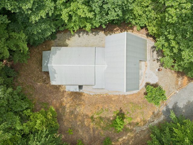 228 Rack Rd, Bon Aqua, TN 37025