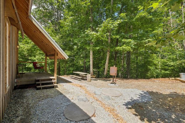 228 Rack Rd, Bon Aqua, TN 37025