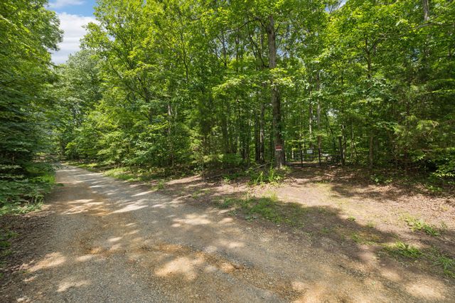 228 Rack Rd, Bon Aqua, TN 37025