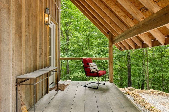 228 Rack Rd, Bon Aqua, TN 37025