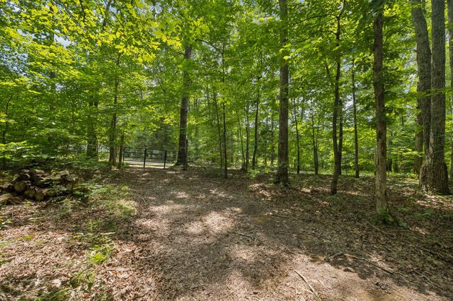 228 Rack Rd, Bon Aqua, TN 37025