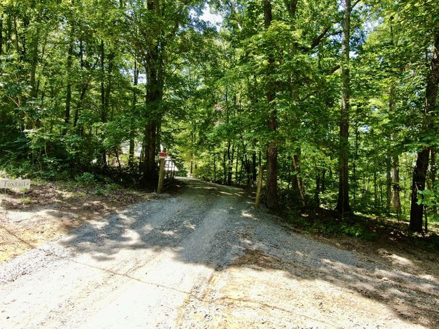 228 Rack Rd, Bon Aqua, TN 37025