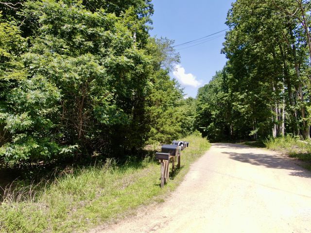 228 Rack Rd, Bon Aqua, TN 37025