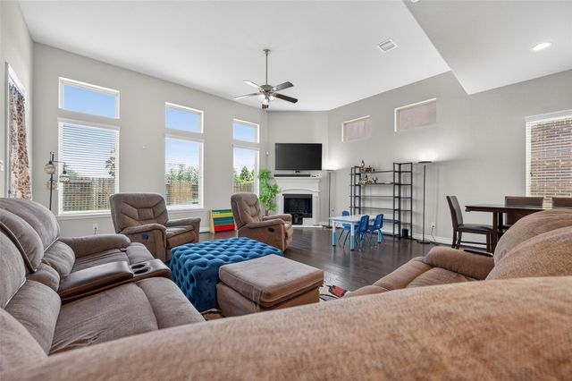 4947 Thunder Creek Ln, Sugar Land, TX 77479