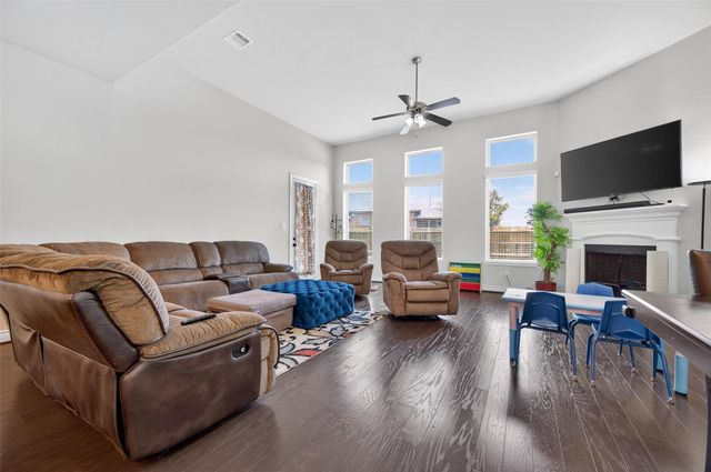 4947 Thunder Creek Ln, Sugar Land, TX 77479