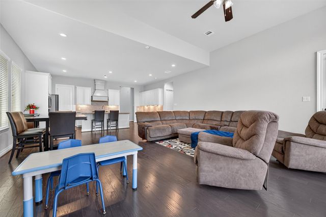 4947 Thunder Creek Ln, Sugar Land, TX 77479