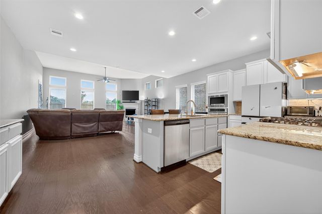 4947 Thunder Creek Ln, Sugar Land, TX 77479