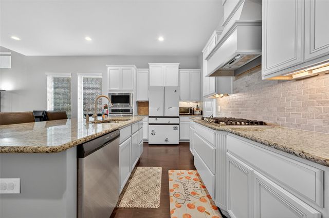 4947 Thunder Creek Ln, Sugar Land, TX 77479