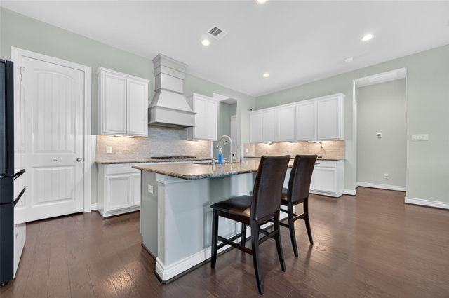4947 Thunder Creek Ln, Sugar Land, TX 77479