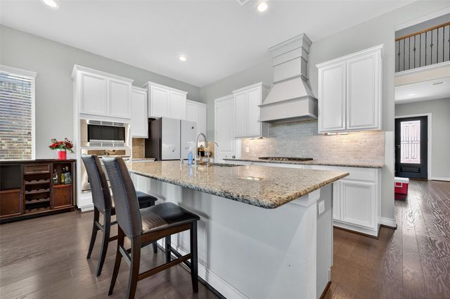 4947 Thunder Creek Ln, Sugar Land, TX 77479