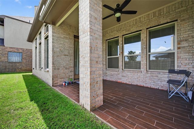 4947 Thunder Creek Ln, Sugar Land, TX 77479