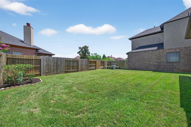 4947 Thunder Creek Ln, Sugar Land, TX 77479