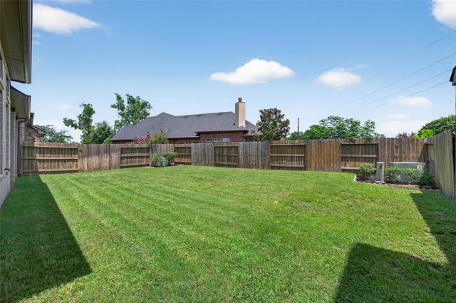 4947 Thunder Creek Ln, Sugar Land, TX 77479