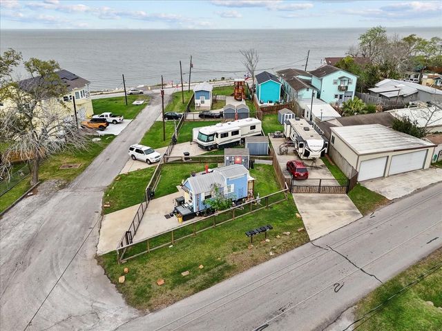 4403 W Bayshore Drive, Bacliff, TX 77518