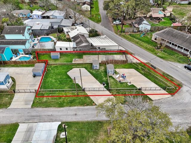 4403 W Bayshore Drive, Bacliff, TX 77518