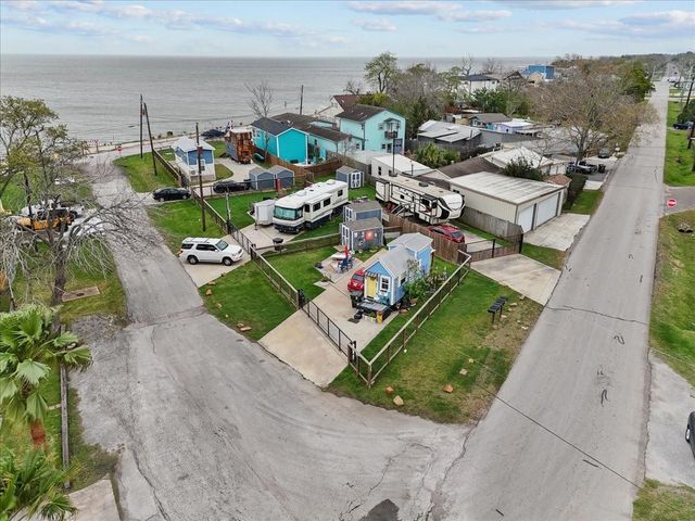 4403 W Bayshore Drive, Bacliff, TX 77518