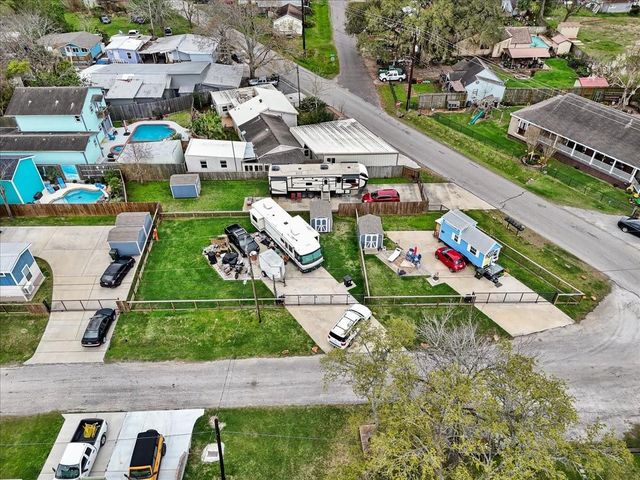 4403 W Bayshore Drive, Bacliff, TX 77518