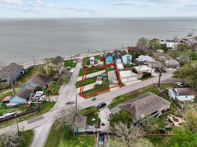 4403 W Bayshore Drive, Bacliff, TX 77518