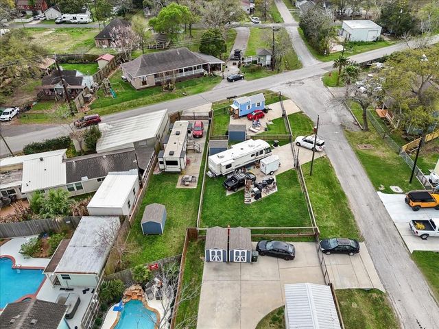 4403 W Bayshore Drive, Bacliff, TX 77518