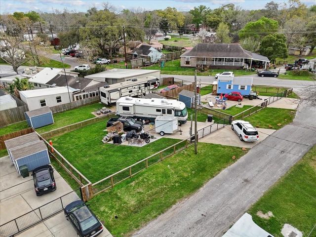 4403 W Bayshore Drive, Bacliff, TX 77518