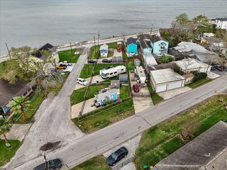 4403 W Bayshore Drive, Bacliff, TX 77518