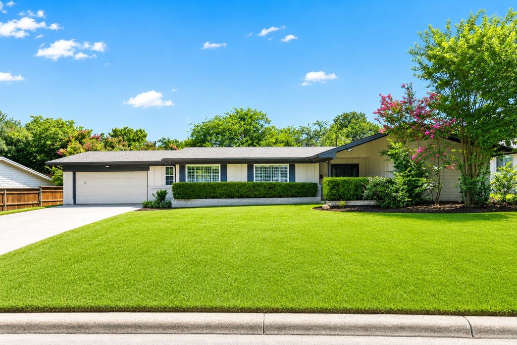 4348 Selkirk Drive W, Fort Worth, TX 76109