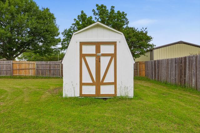 921 High Point Drive, Midlothian, TX 76065