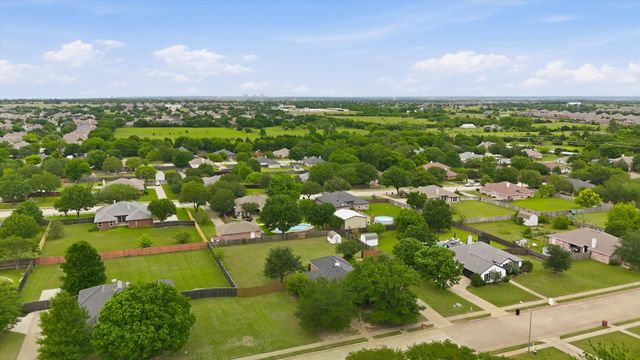 921 High Point Drive, Midlothian, TX 76065